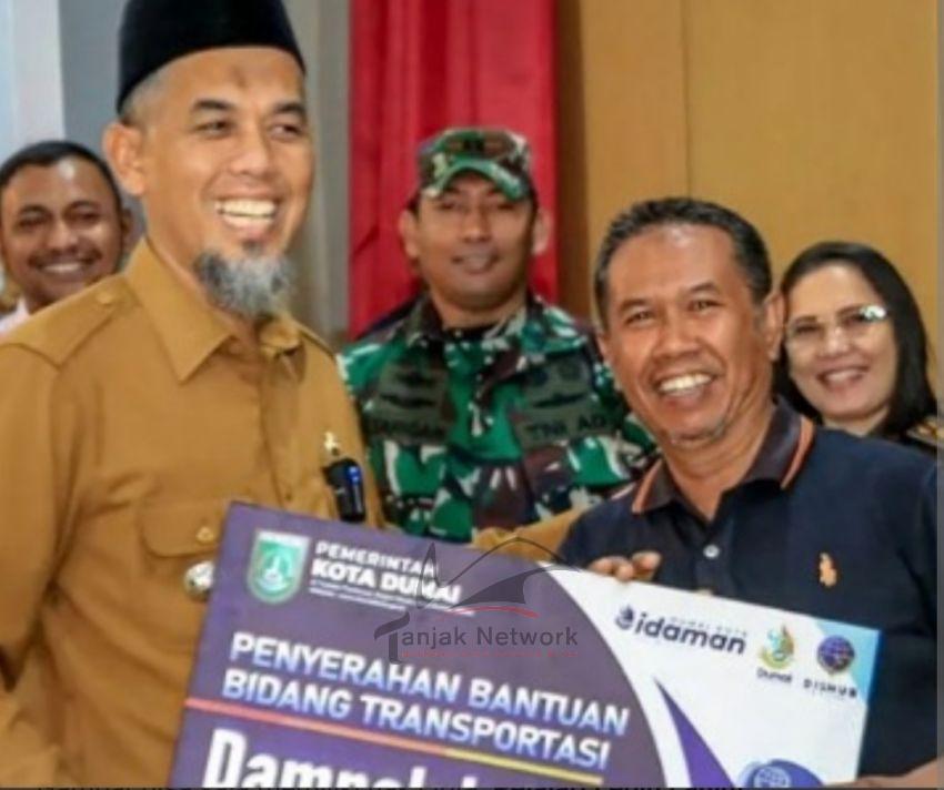 Walikota Dumai Serahkan Bantuan Kompensasi Kenaikan BBM