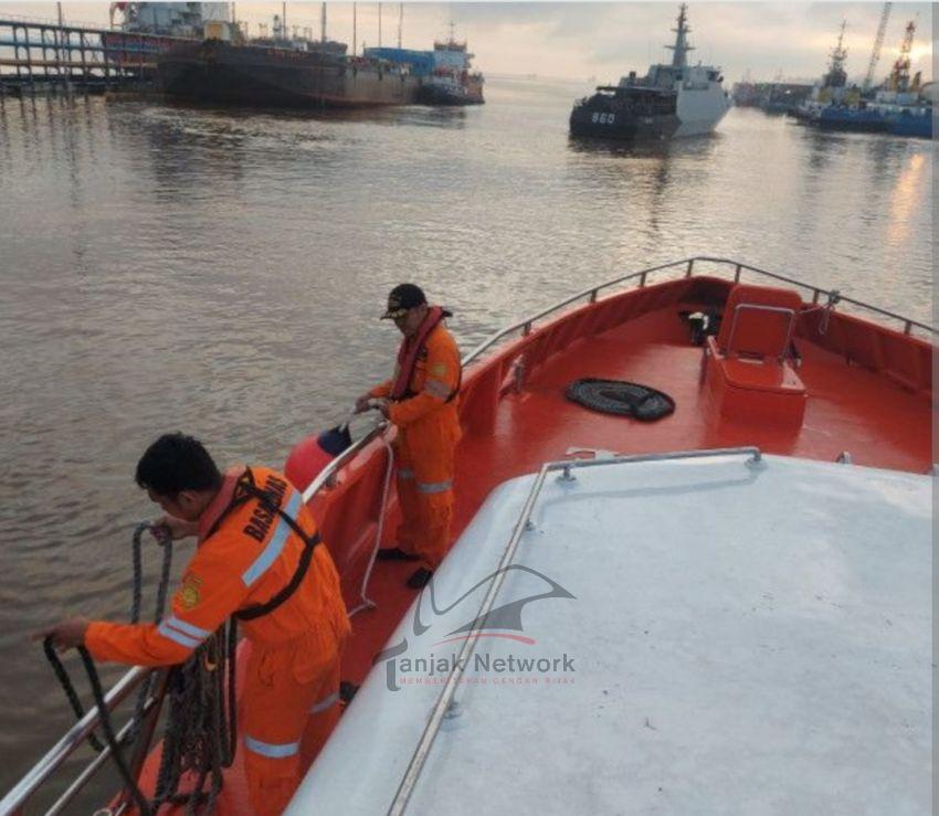 Perahu Dihantam Ombak, Suami Istri Warga Dumai Hilang di Laut