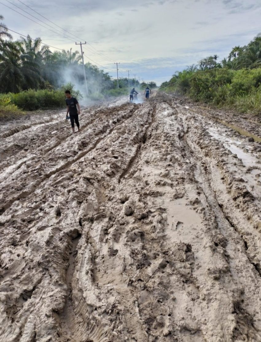 Jalan Rusak Parah