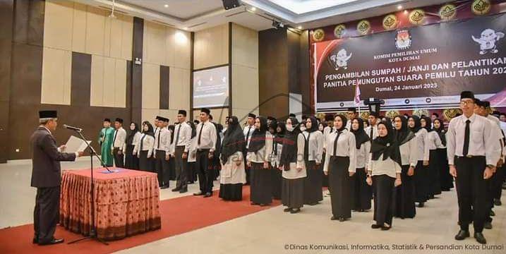 KPU Dumai Buka Acara Pengambilan Sumpah Dan Pelantikan PPS Pemilu 2024, Walikota; Semoga Amanah Jalankan Tugas