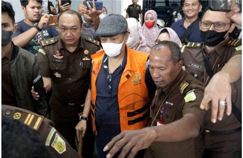 Mantan Bupati Inhil Akhirnya Ditahan Kejati Riau