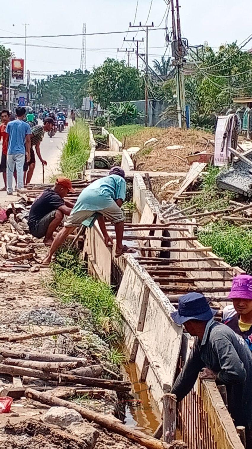 Pembangunan Drainase Jalan Kusuma, Dumai Seperti Jalan Kelok 44 Sumbar