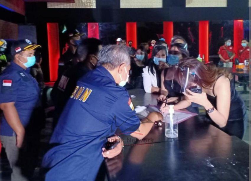 Polres Dumai Razia Hiburan Malam, 3 Orang Positif Narkoba, 943 Botol Miras Diamankan