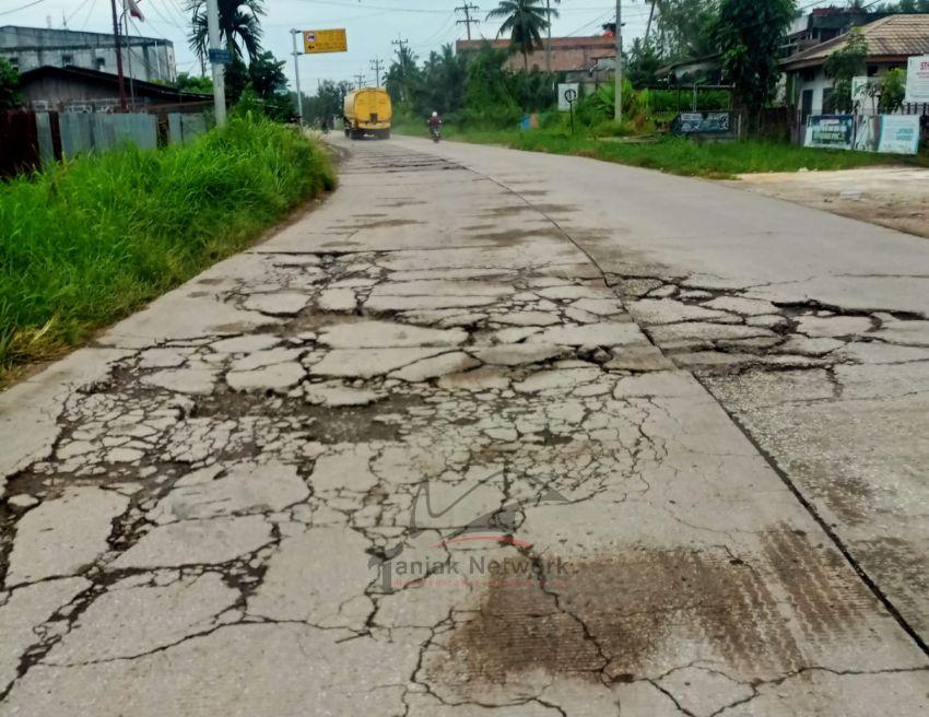 Baru Umur 10 Tahun, Ruas Jalan Beton Rigid Jalan DR Wahidin Purnama Dumai Rusak Parah