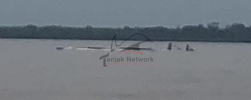 Tugboat Penarik Tongkang Tiang Pancang Tenggelam di Perairan Bengkalis