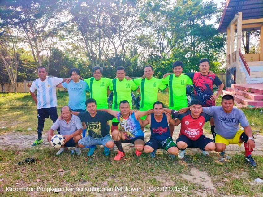 Memeriahkan Hari Pers Nasional, Wartawan Pelalawan Gelar Laga Sepak Bola