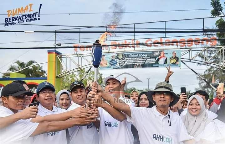 Jalan Sehat Peringati 25 Tahun Berdirinya BUMN, Wako Bergabung Dengan Warga
