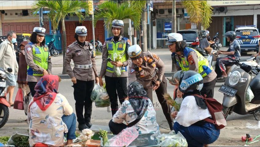 Berjalan Kaki, Kasat Lantas Polres Dumai Sambangi Pedagang
