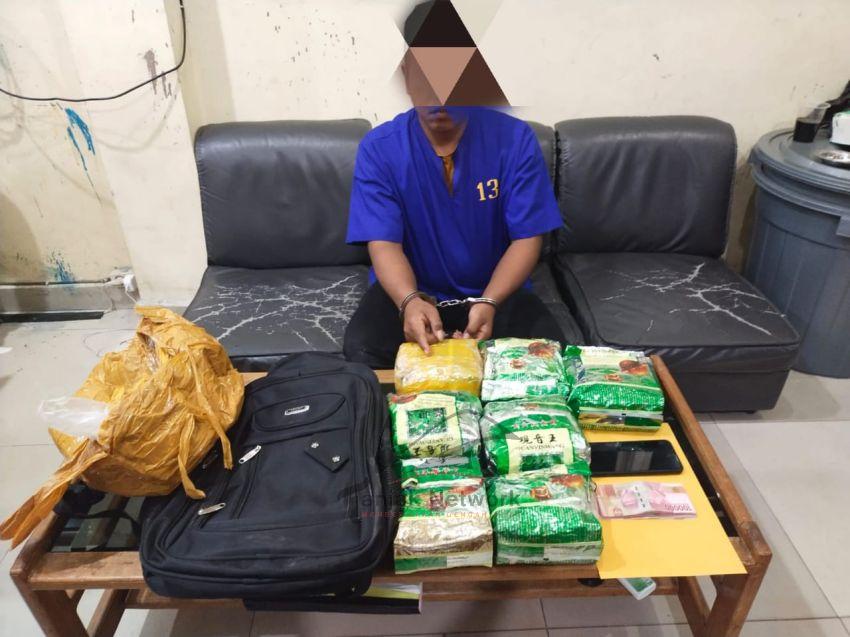 Diringkus Di Rumah Kost, Polres Dumai Amankan Pelaku Dan BB 7 Kg Sabu