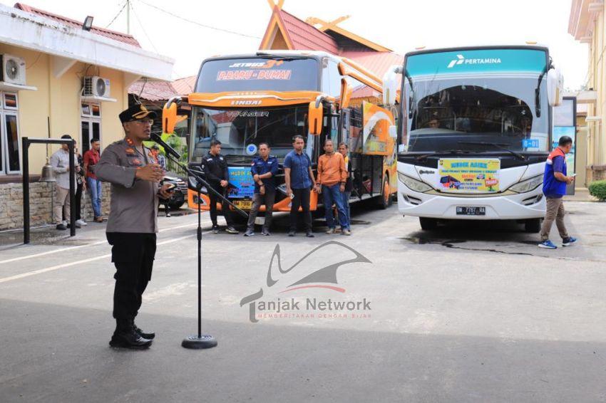 Kapolres Dumai Lepas Rombongan Mudik Gratis Tujuan Padang Dan Medan