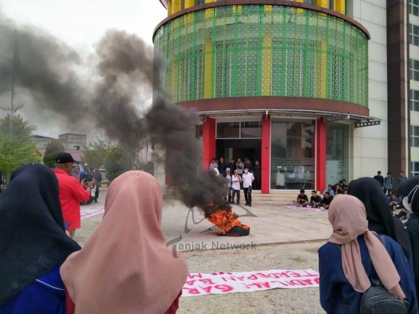 Protes Kebijakan Kampus, Ratusan Mahasiswa STAIN Bengkalis Gelar Demo