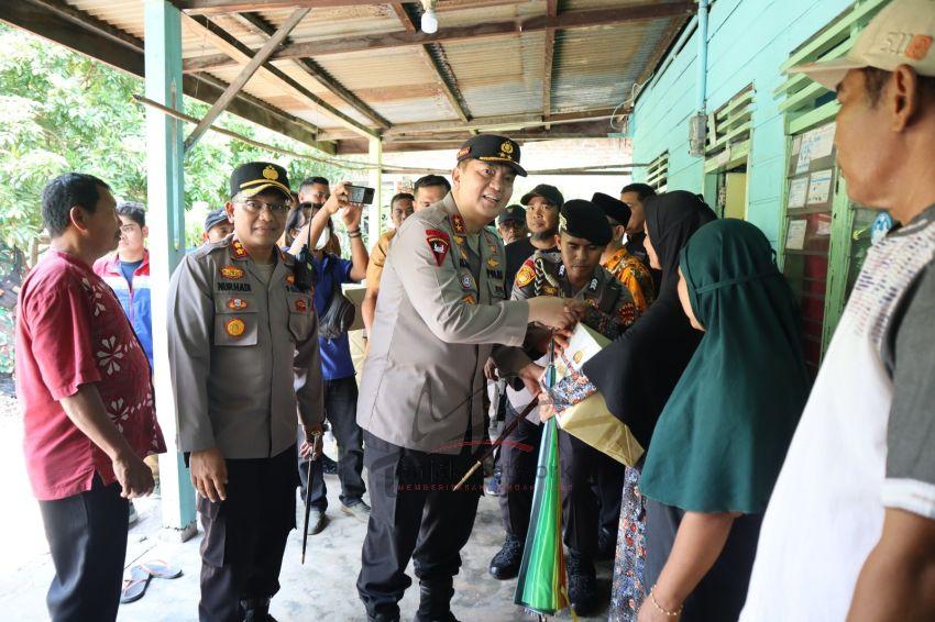 Kapolda Riau Irjen Pol Mohammad Iqbal, S.I.K, M.H Salurkan &lsquo;Bantuan Kemanusiaan Untuk Negeri&rsquo; Bagi Warga Terdampak Ledakan Di PT KPI RU II Dumai