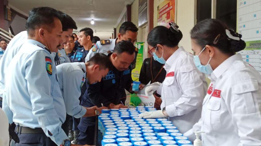 Ratusan Pegawai Rutan Sialang Bungkuk Pekanbaru Di Cek Urine