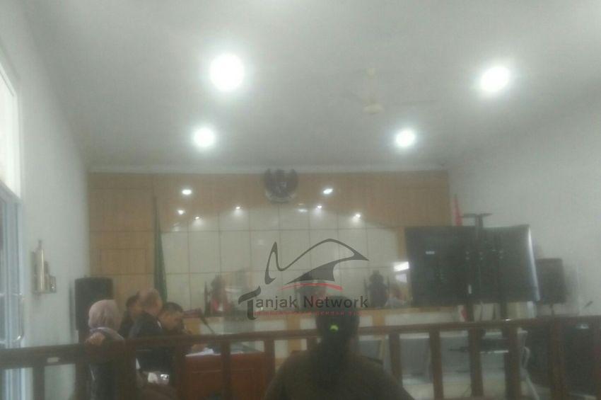 Terjerembab UU ITE Diduga Buat Konten Penghinaan Lewat Medsos, IRT Ini Didakwa Di PN Dumai