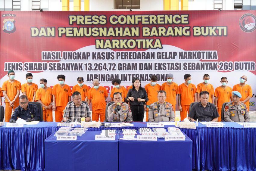 Polda Riau Musnahkan BB 13,26 Kg Sabu dan 269 Butir Pil Ekstasi Dari 15 Pelaku