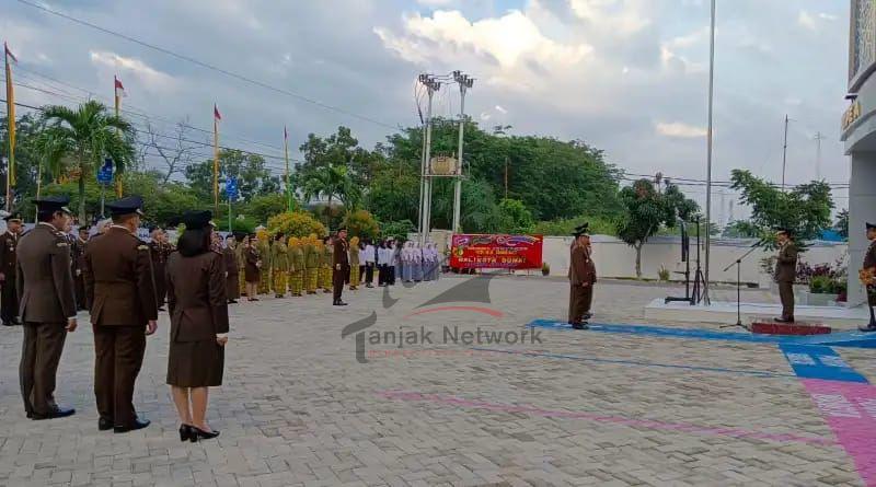 Peringati Hari Bhakti Adhyaksa Ke - 63, Kejari Dumai Gelar Upacara&nbsp;