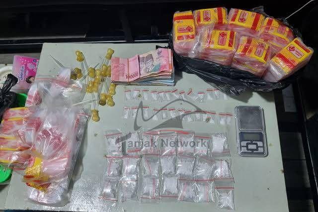 Rentetan Penggerebekan Di Dalam Gudang, Edi Daeng Cs Masuk DPO Satres Narkoba Polres Dumai