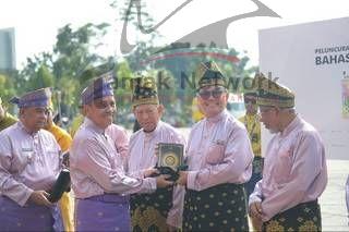 Mantan Gubri Hadiri Perayaan HUT Riau Ke 66 Tahun