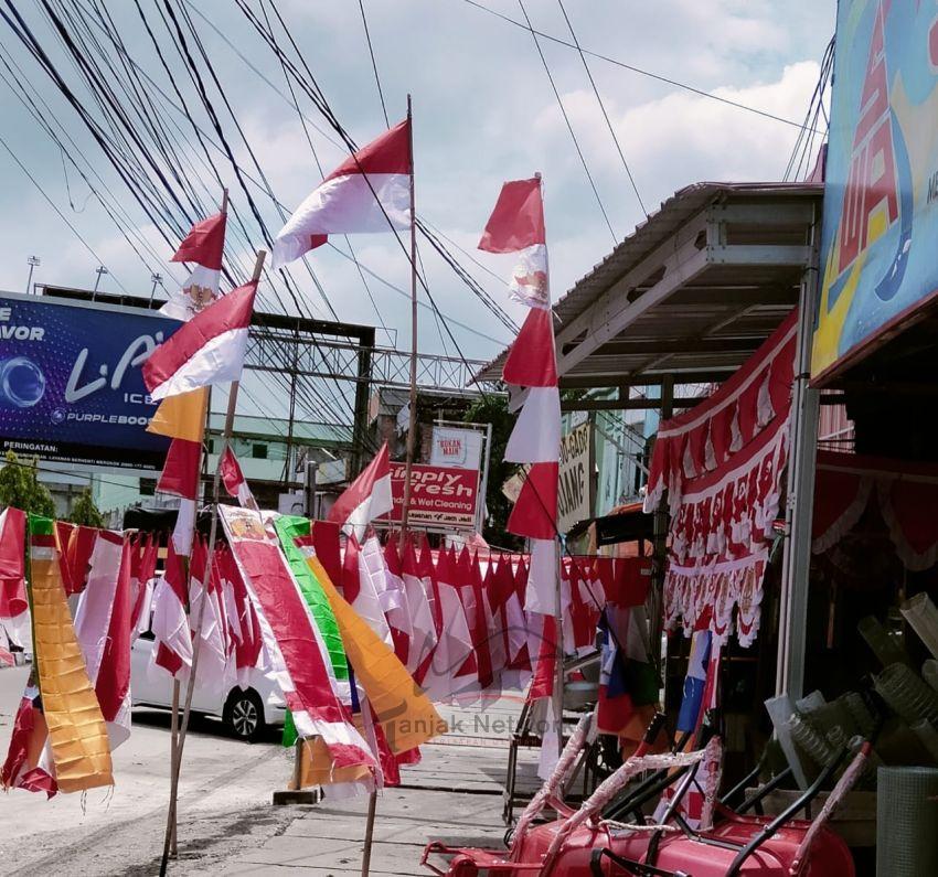 Pedagang Pernak-Pernik Dan Bendera Merah Putih Di Dumai Mengaku Sepi Pembeli