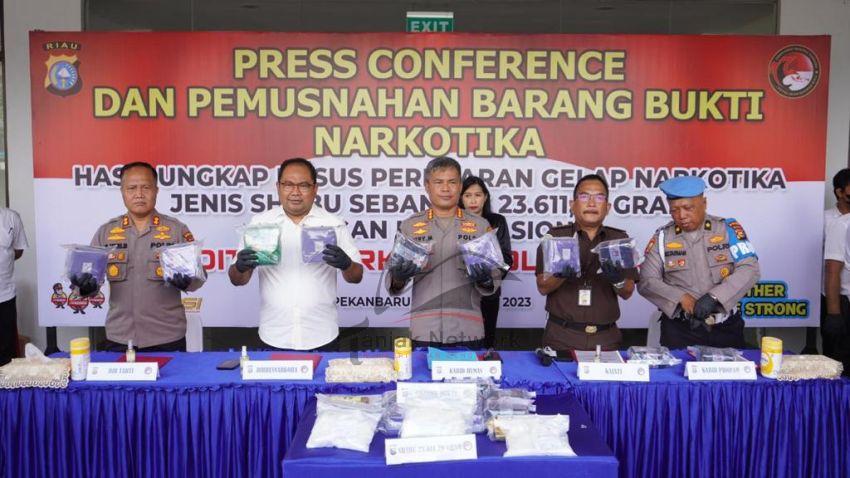 Polda Riau Bongkar Sindikat Narkoba Jaringan Internasional, 23,6 Kg Sabu Disita, 2 Pelaku Ditangkap Di Dumai