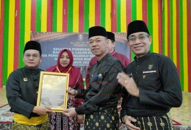 Buka Pembekalan Adat Bagi Calon Penghulu, ini Pesan Bupati Rohil