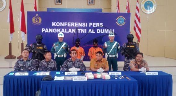 Lanal Dumai Gagalkan Penyeludupan Narkotika, Dua Pelaku Diamankan Dengan BB Sabu 5,404 Kg