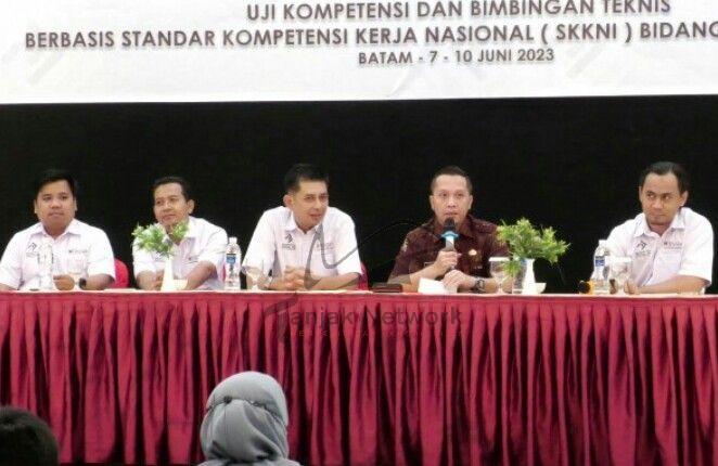 Kadiskominfotiks Rohil Lolos Uji Kompetensi ICT Project Manager