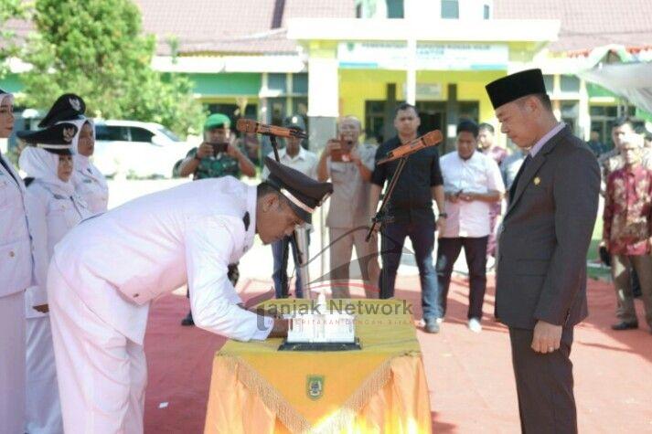 Bupati Rohil Lantik Jabatan Struktural Pengawas, Pjs Penghulu dan Kepala Puskesmas