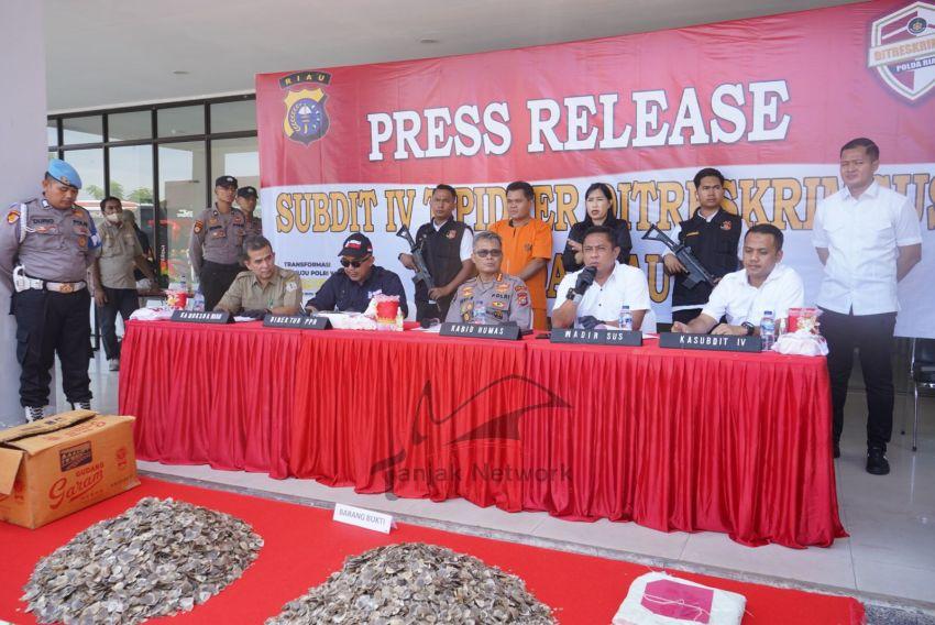 Polda Riau Gagalkan Penyeludup 41 Kg Sisik Trenggiling