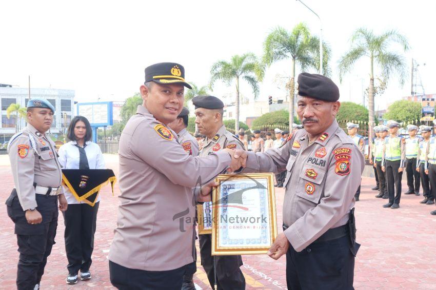 Kapolres Dumai Pimpinan Upacara Kenaikan Pangkat Dan Pemberian Reward Lomba Dalmas