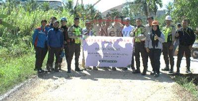 Peduli Lingkungan, Apical Group Normalisasi Drainase Di Kelurahan Lubuk Gaung
