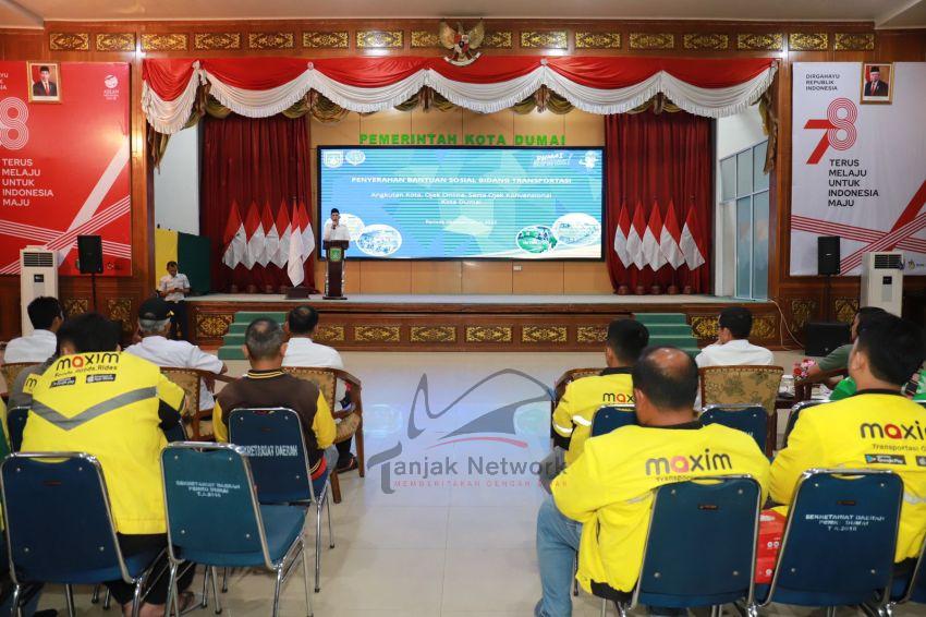 Dampak Inflasi, Dishub Dumai Serahkan Bansos Ke Sektor Transportasi Ojol, Taksi Online, Konvensional Dan Angkot