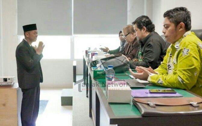 Bupati Rohil Lulus Ujian Tesis di Pascasarjana UIR dengan Nilai A
