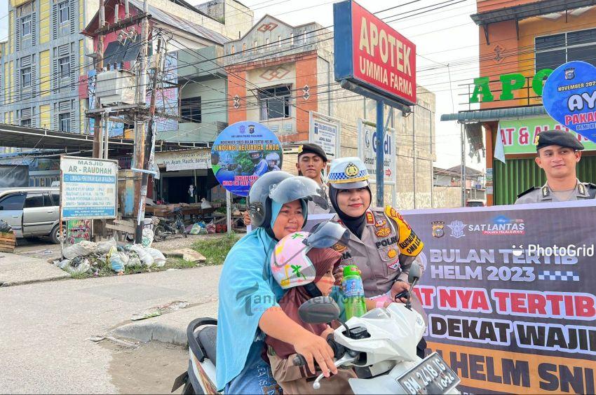 Tertib Berlalu Lintas, Kasat Lantas Polres Pelalawan Beri Reward Pengendara Motor