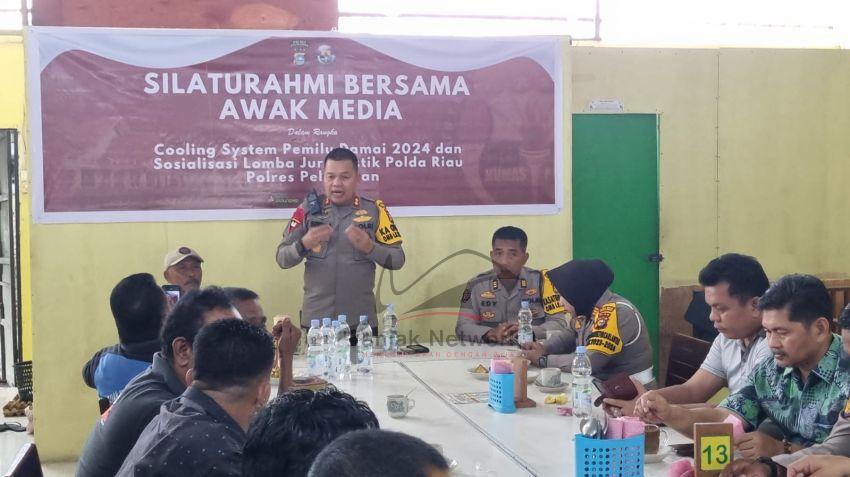 Kapolres Pelalawan Ajak Wartawan Wujudkan Cooling System Pemilu Damai 2024