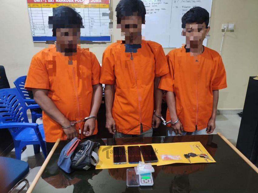 Diduga Pengedar Narkotika, Polres Dumai Bekuk Tiga Pelaku Bersama BB 5 Paket Sabu