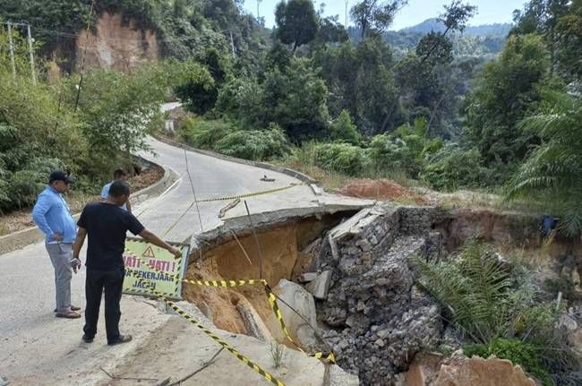Pemprov Riau Segera Perbaiki Jalan Amblas di Lintas Riau-Sumbar
