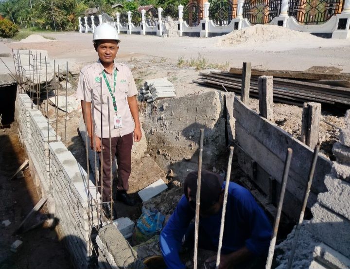 Peduli Masyarakat, Apical Dumai Perbaiki Jalan dan Turap Parit